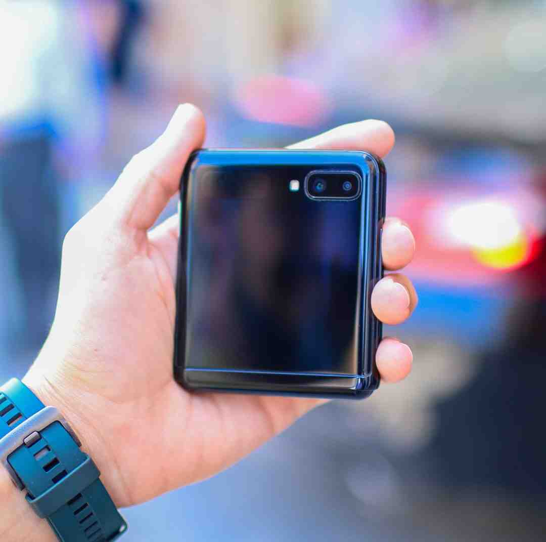 Quel est le téléphone qui se plie en deux ?